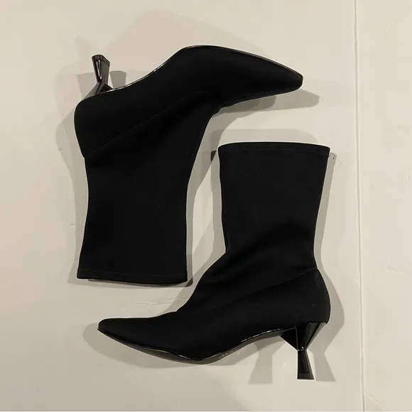 Black neoprene 2.5” heel sexy mid booties luxe pointy toe front seam kitten 😍