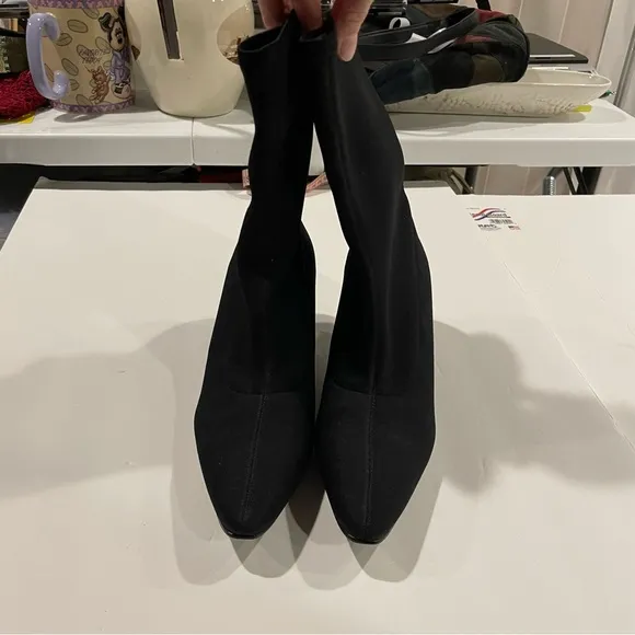 Black neoprene 2.5” heel sexy mid booties luxe pointy toe front seam kitten 😍