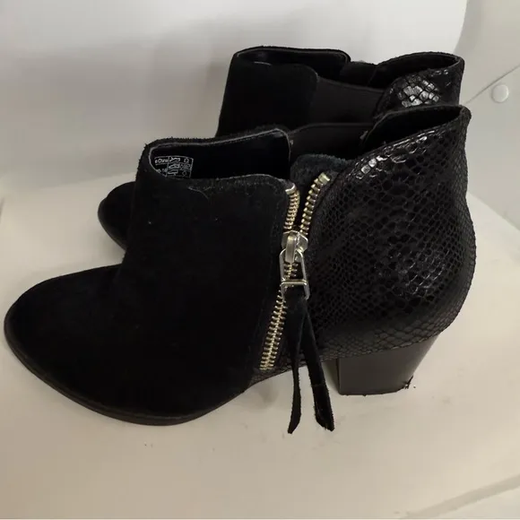 Black Suede &amp; leather Ankle Boots by Vionic 6.5 ladies