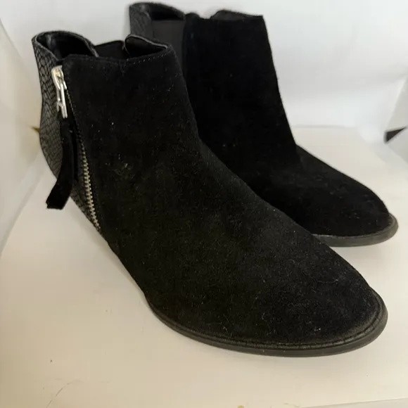 Black Suede &amp; leather Ankle Boots by Vionic 6.5 ladies