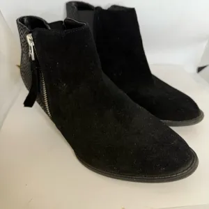 Black Suede &amp; leather Ankle Boots by Vionic 6.5 ladies