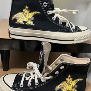 BNWoT CTAS 70 Hi Ltd Ed Custom Anheuser-Busch Gold Logo KICKS (6M/8W) Converse ☆