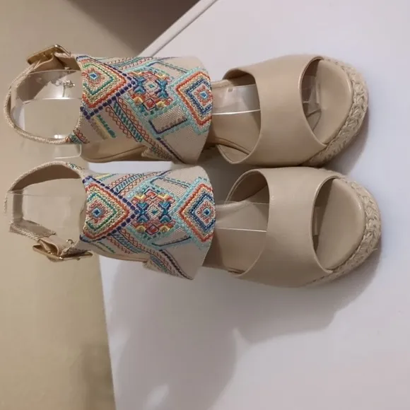 Boho Vibe NWT Nanette Lepor France Platform Sandals Size 7.5 M