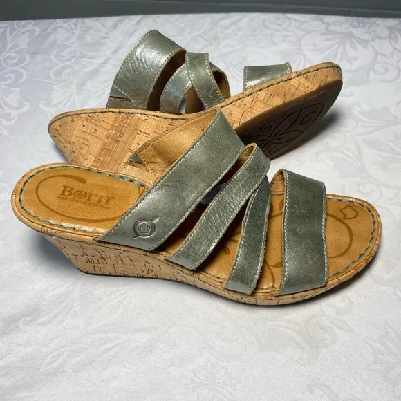 Born 9 Leather Strappy Sandals Slip On Silver Gray Metallic Platform Wedge