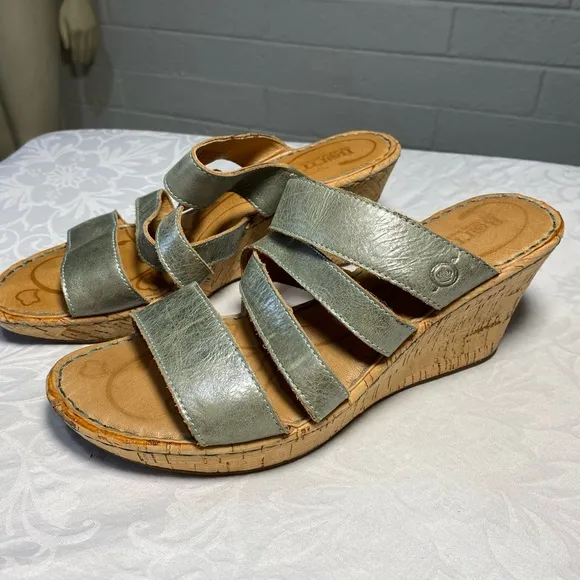 Born 9 Leather Strappy Sandals Slip On Silver Gray Metallic Platform Wedge