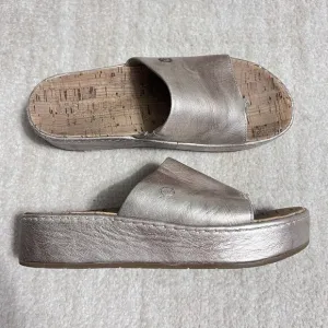 BORN Women's Sharr Cork Sole Platform Sandal Light Gold Size 8 BR0035330