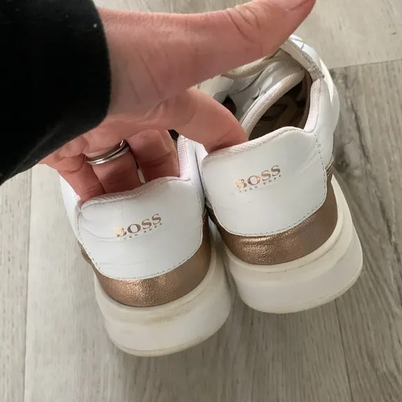 Boss Girls White &amp; Gold Leather Trainers leather kids girls Sneakers  size 4