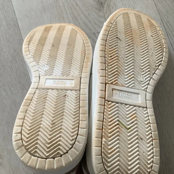 Boss Girls White &amp; Gold Leather Trainers leather kids girls Sneakers  size 4