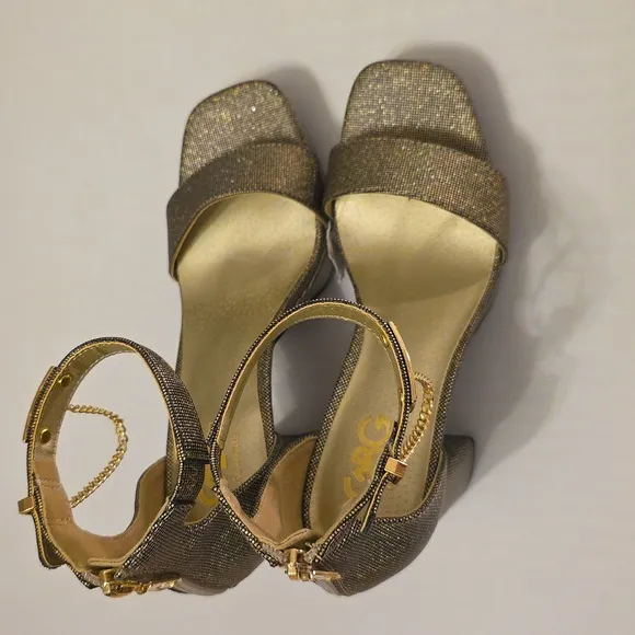 BRAND NEW GBG LOS ANGELES WOMENS PLATFORM OPEN TOE SANDALS
