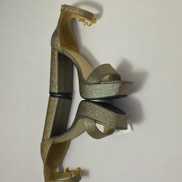 BRAND NEW GBG LOS ANGELES WOMENS PLATFORM OPEN TOE SANDALS