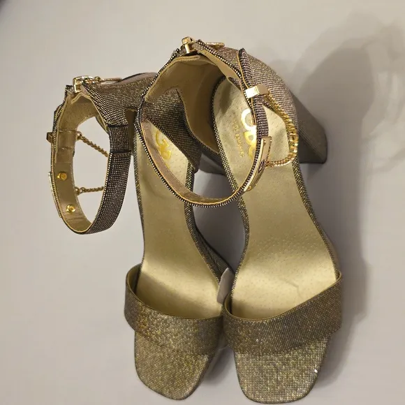 BRAND NEW GBG LOS ANGELES WOMENS PLATFORM OPEN TOE SANDALS