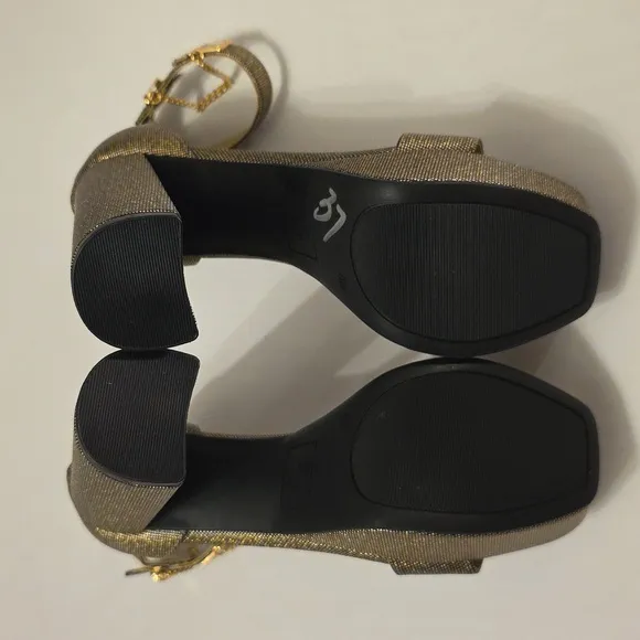 BRAND NEW GBG LOS ANGELES WOMENS PLATFORM OPEN TOE SANDALS