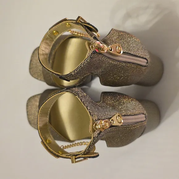 BRAND NEW GBG LOS ANGELES WOMENS PLATFORM OPEN TOE SANDALS