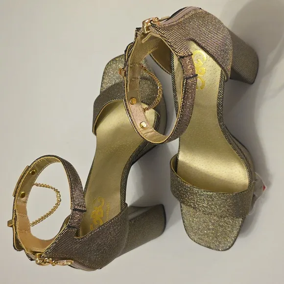 BRAND NEW GBG LOS ANGELES WOMENS PLATFORM OPEN TOE SANDALS
