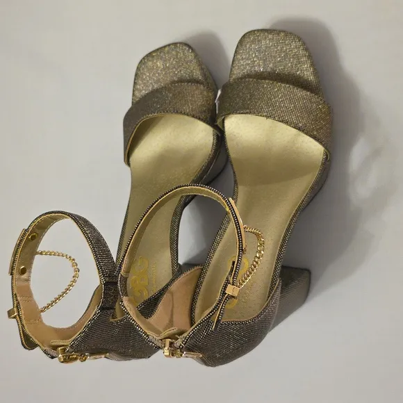 BRAND NEW GBG LOS ANGELES WOMENS PLATFORM OPEN TOE SANDALS