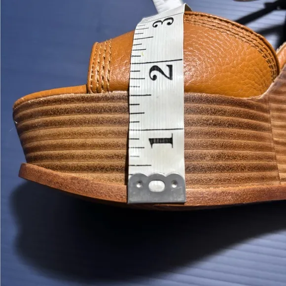 Brooks Brothers Platform Leather Tumbled Calfskin Stacked Wedges. Size 9