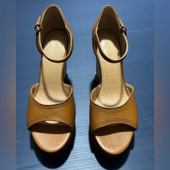 Brooks Brothers Platform Leather Tumbled Calfskin Stacked Wedges. Size 9