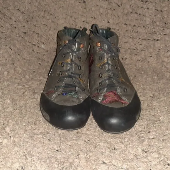 CAMPER TWINS-Gray Leather/Bump Toe Embroidered Hi-Tops Sneakers/Booties-Sz 36-EX