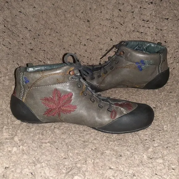 CAMPER TWINS-Gray Leather/Bump Toe Embroidered Hi-Tops Sneakers/Booties-Sz 36-EX