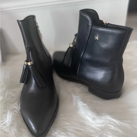Capezzani Boardroom Chic Ankle Leather Boots with Tassel Detail