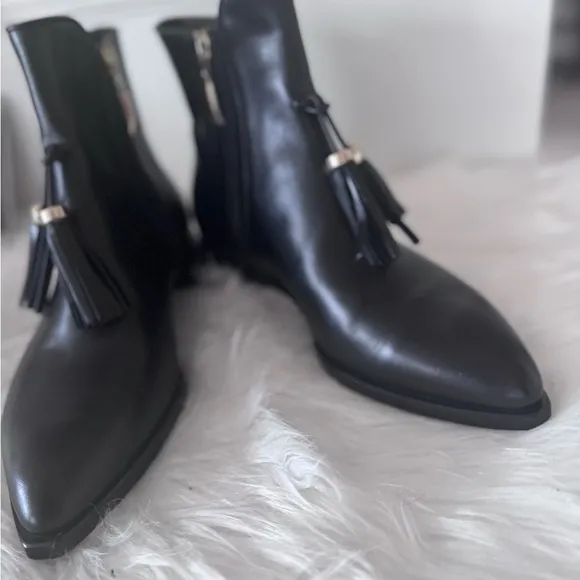 Capezzani Boardroom Chic Ankle Leather Boots with Tassel Detail