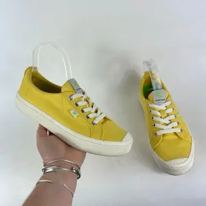 Cariuma Sneakers Women's 8.5 Yellow Lace Up Low Top Athletic Running Shoes
