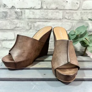 Charles by Charles David Women’s Brown Wedge Platform Sandals - Size 8M