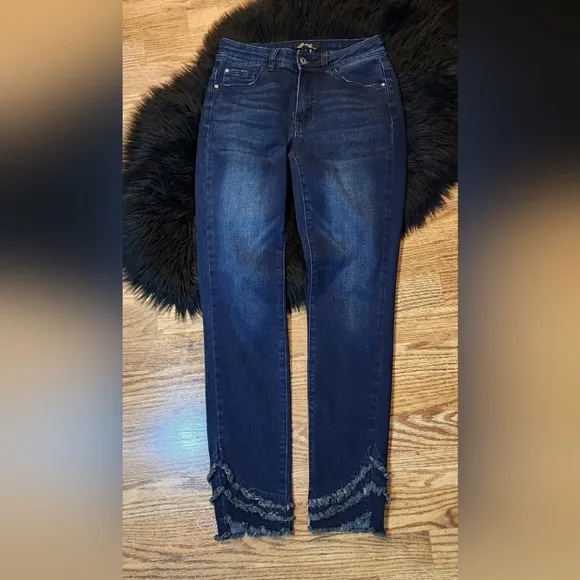 CHARLIE B Boho Dark Wash Freyed Hem Denim Jeans Women's Size 4