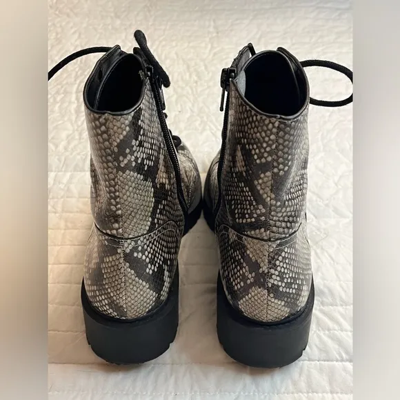 Chelsea &amp; Violet War Womens Black Tan Snakeskin Leather LaceUp Combat Boots