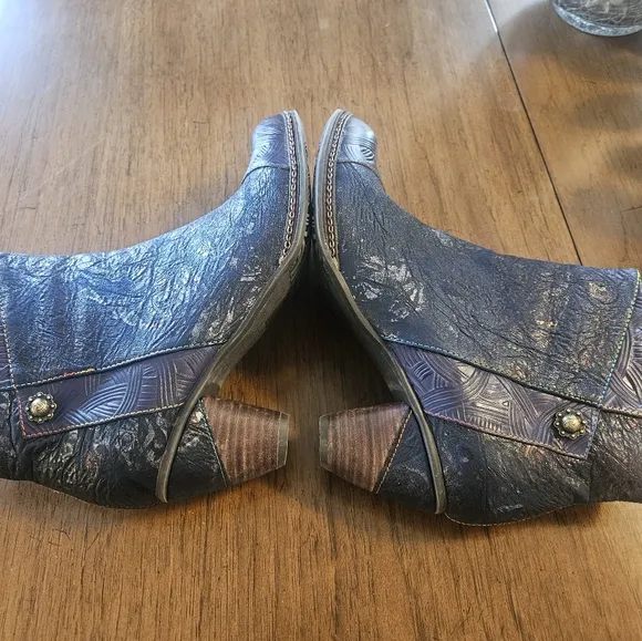 Chic Blue Textured Ankle Boots. Size 10