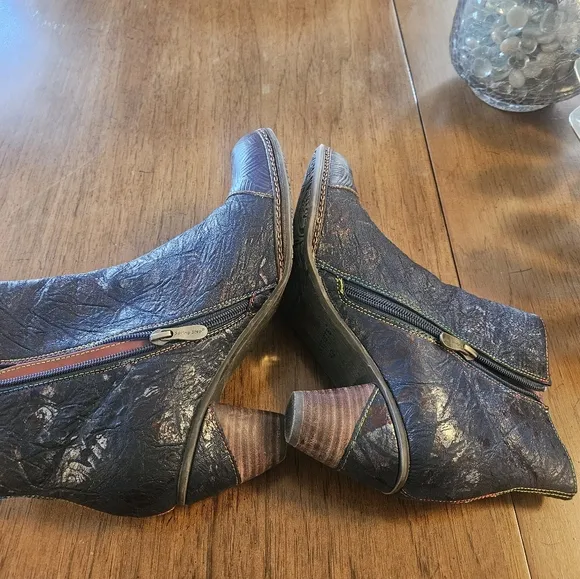 Chic Blue Textured Ankle Boots. Size 10