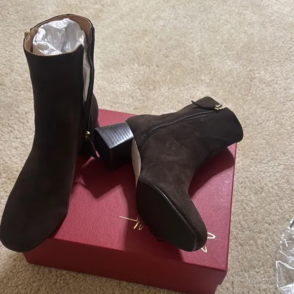 Chic Brown Heeled Boots with Wedge Design