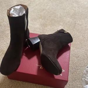 Chic Brown Heeled Boots with Wedge Design