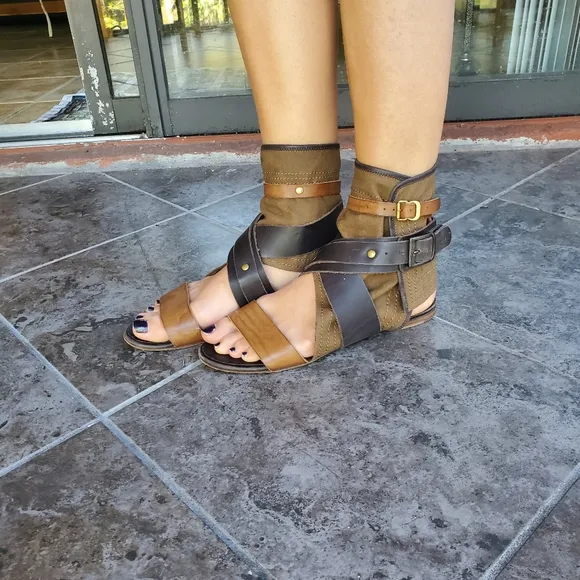 Chloé strappy gladiator sandals calf skin leather and canvas boho size 3…