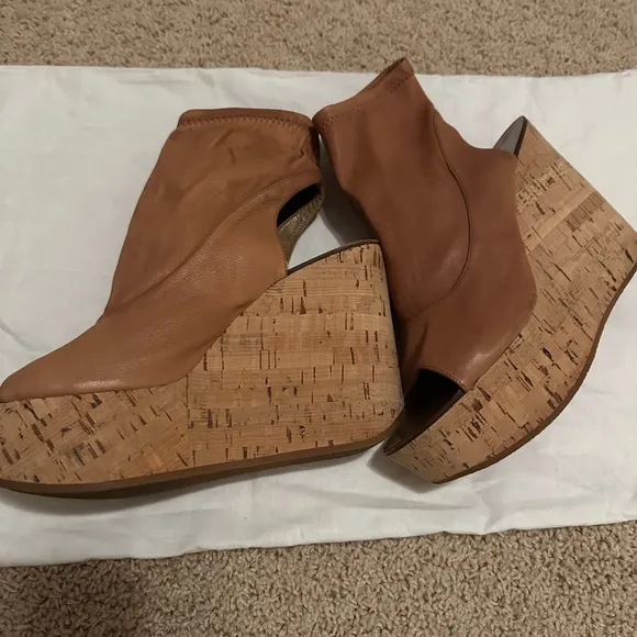 Chloe tan Wedge Ankle sandals