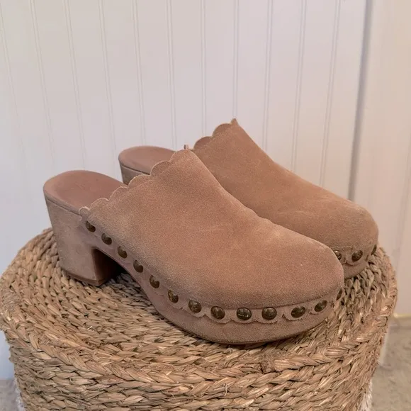 Chocolat Blu Gemini Women's Tan Suede Clogs - 9 - Good Condition