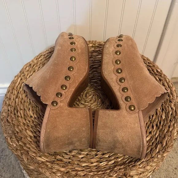 Chocolat Blu Gemini Women's Tan Suede Clogs - 9 - Good Condition