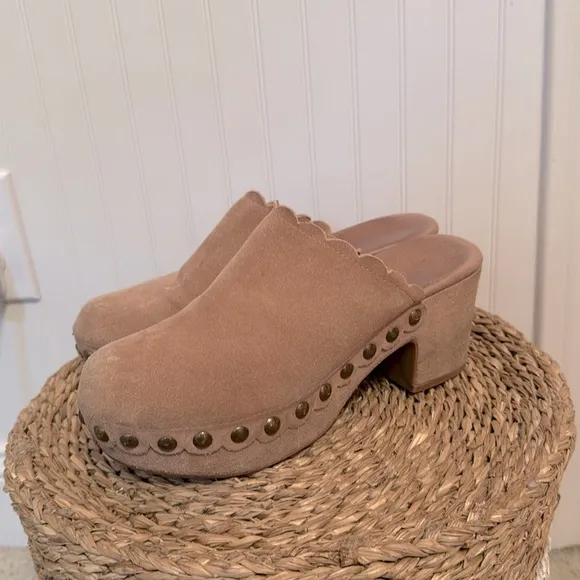 Chocolat Blu Gemini Women's Tan Suede Clogs - 9 - Good Condition