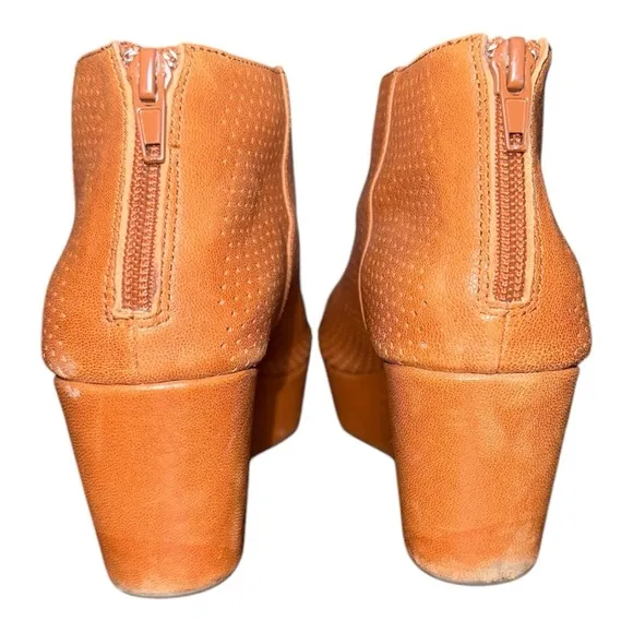 Chocolat Blu women's Walee Perforated Whiskey leather Wedge Booties size 7