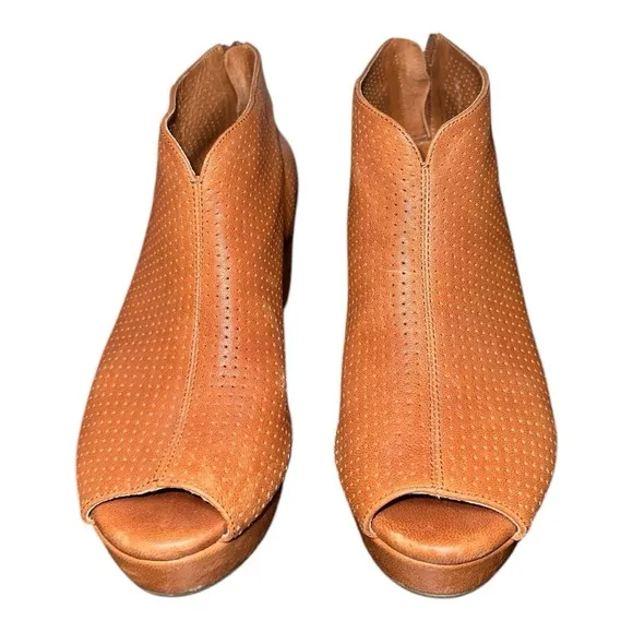 Chocolat Blu women's Walee Perforated Whiskey leather Wedge Booties size 7