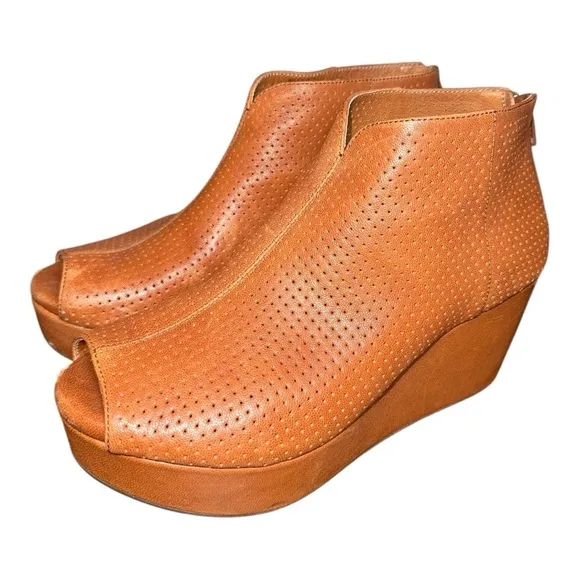 Chocolat Blu women's Walee Perforated Whiskey leather Wedge Booties size 7