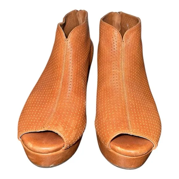 Chocolat Blu women's Walee Perforated Whiskey leather Wedge Booties size 7