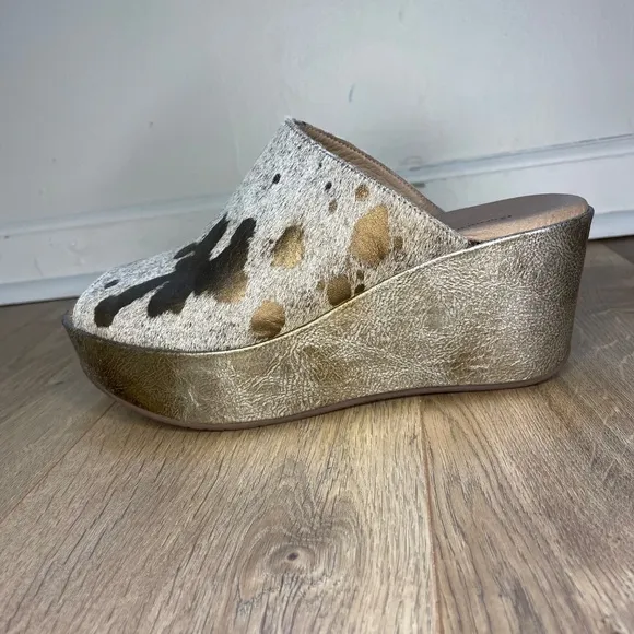 Chocolat Blu Yiona Bronze Pony Hair Sandals Size:8