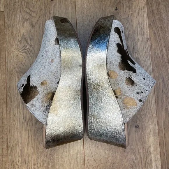 Chocolat Blu Yiona Bronze Pony Hair Sandals Size:8