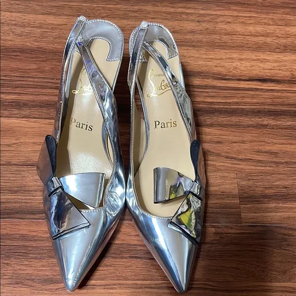 Christian Louboutin Elegant Silver Slingback Heels with bow made in Italy  42
