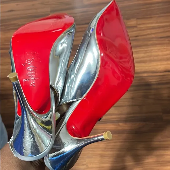 Christian Louboutin Elegant Silver Slingback Heels with bow made in Italy  42
