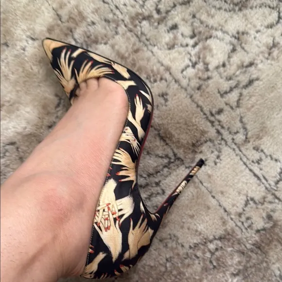 Christian Louboutin So Kate Tissu Beauty