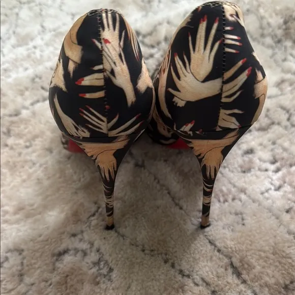 Christian Louboutin So Kate Tissu Beauty