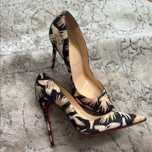 Christian Louboutin So Kate Tissu Beauty