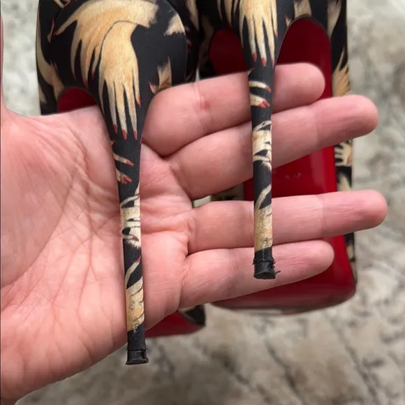 Christian Louboutin So Kate Tissu Beauty